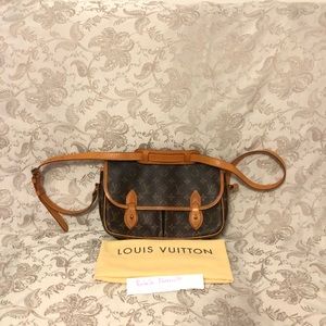 ❌SOLD ❌Authentic Louis Vuitton Cross body bag